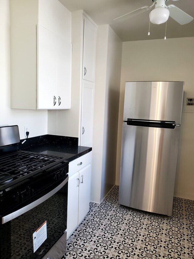 Foto del edificio - 2507 N Beachwood Dr
