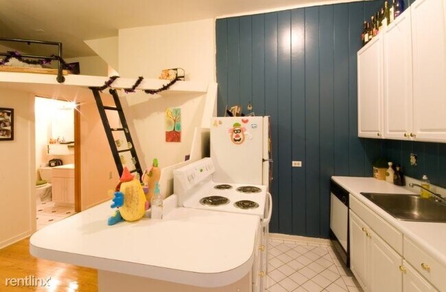 Foto del edificio - 611 W Briar Pl