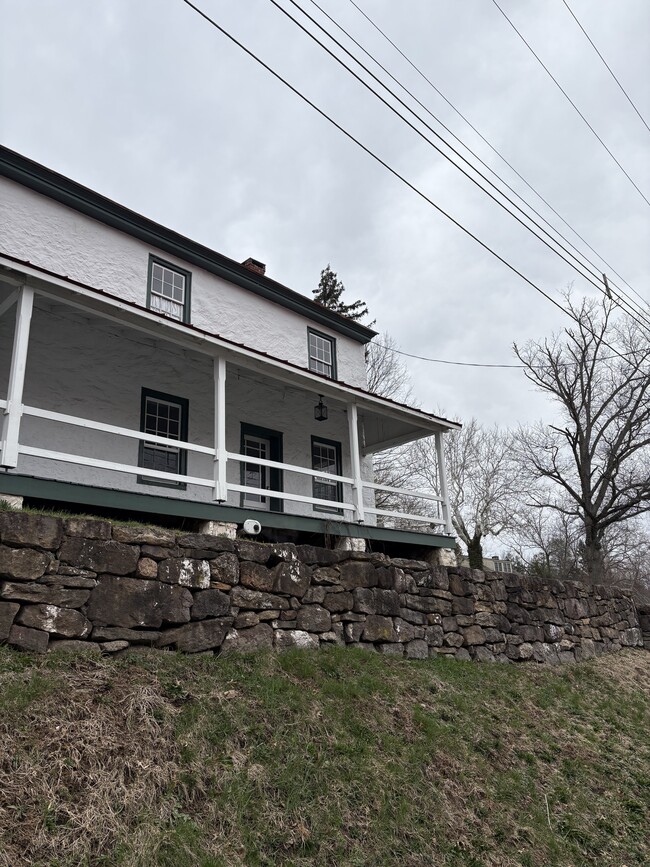 Building Photo - 3380 Coventryville Rd