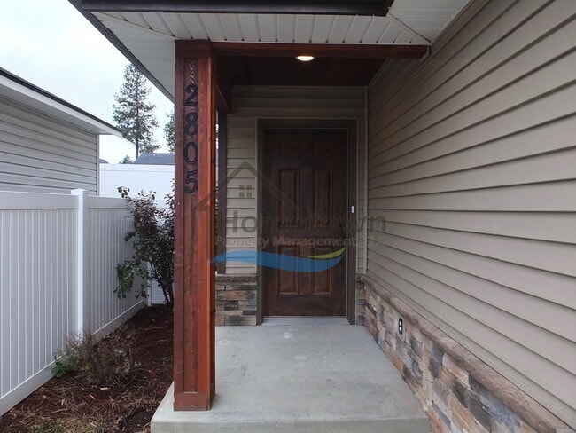 Building Photo - 3-Bedroom Home in Central Coeur d'Alene wi...