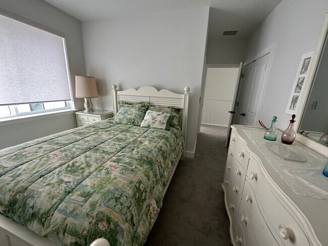 2nd Bedroom - 2601 SW Williston Rd