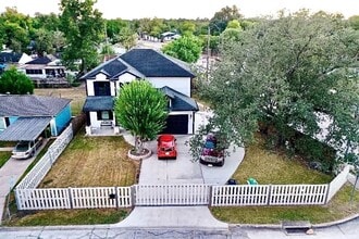 Building Photo - 6641 Midfield Dr