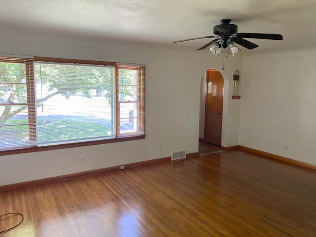 Building Photo - 725 Wyman St
