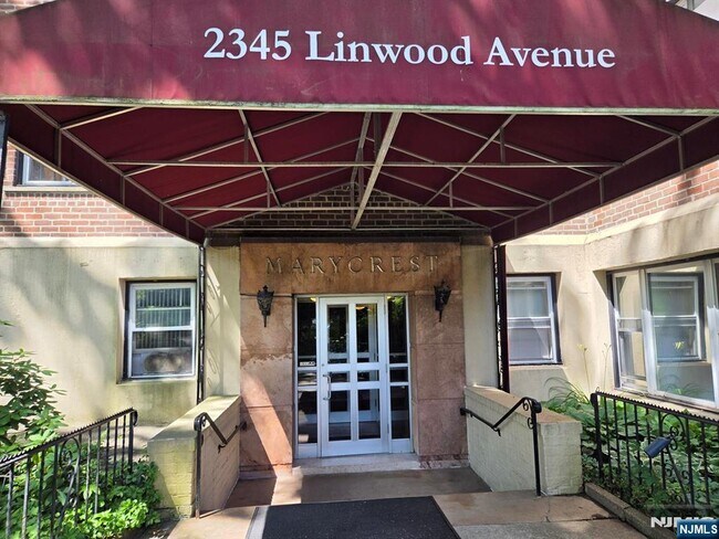 Building Photo - 2345 Linwood Ave
