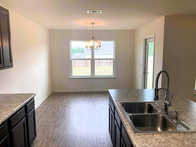 Building Photo - 4924 Kensington Ln