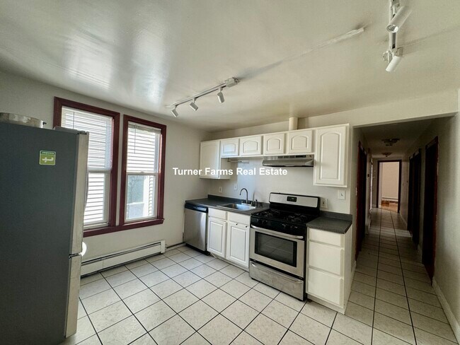 Building Photo - 17-19 Monmouth St. Unit 2