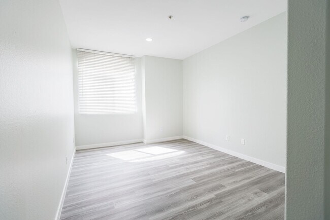 Interior Photo - 2820 Sawtelle Blvd