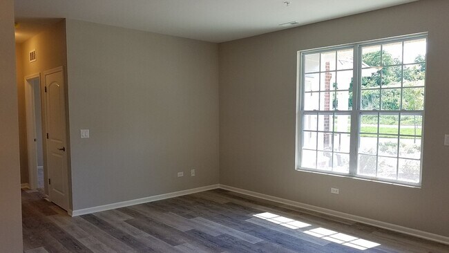 Foto del edificio - Chestnut - 2Br/2Ba Rental Home - First Floor