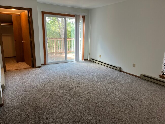 Sala de estar - College Court Apartments