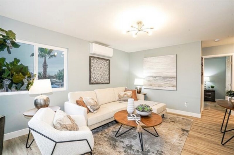 Primary Photo - 3880 1/2 Teak St