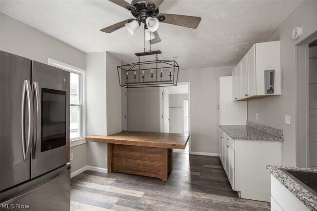 Building Photo - 3635 W 46th St