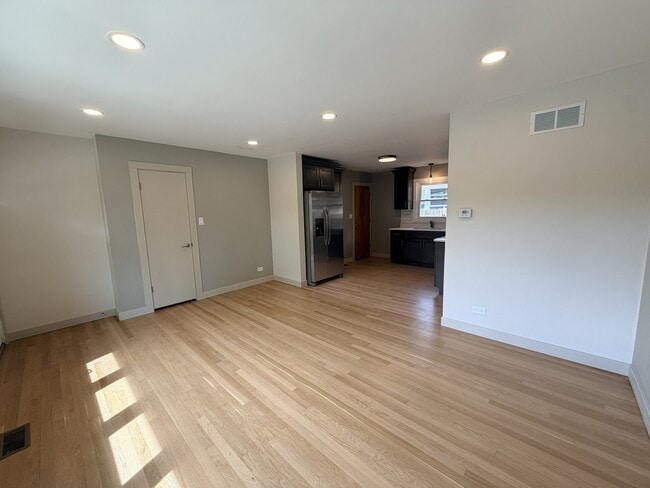 Building Photo - 624 Prairie Ave
