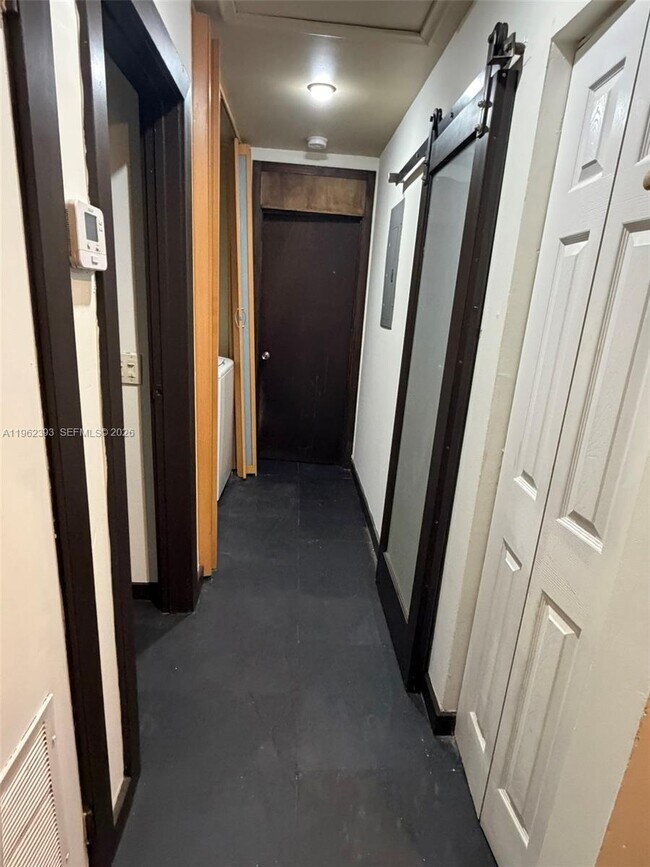 Foto del edificio - 9850 NW 15th Ct