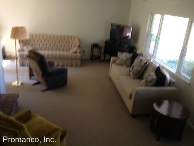 Building Photo - 109 Woodcrest Dr