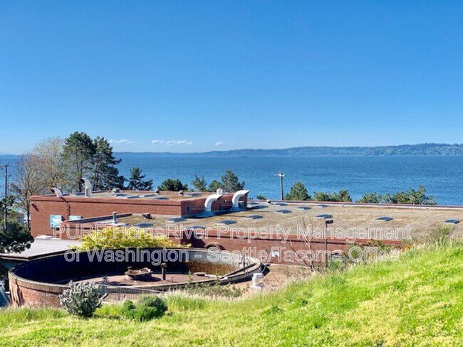 Building Photo - 6609 SW Admiral Wy