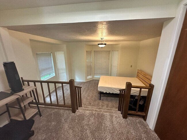 Building Photo - Lewis & Clark Graduate/Law Students ONLY