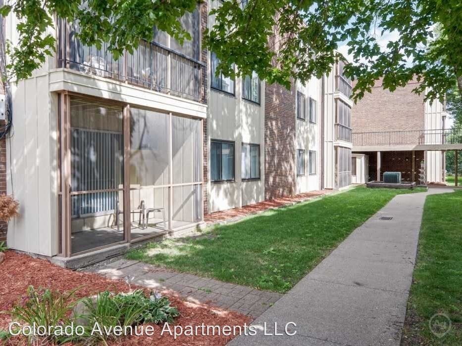 Primary Photo - 1427-1427 Colorado Ave S