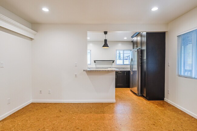 Foto del edificio - 256 W Tujunga Ave