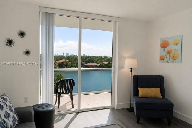 Foto del edificio - 5880 Collins Ave