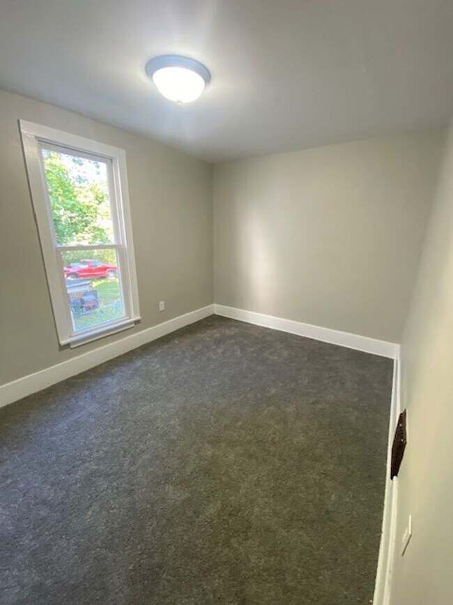 Building Photo - 147 Ridge Ave