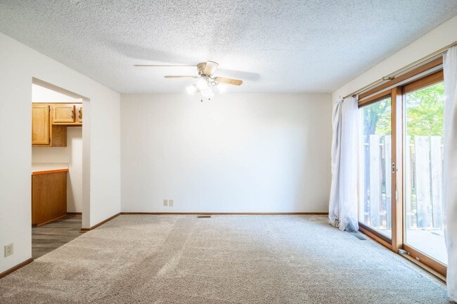 Building Photo - Beautiful 2 Bedroom, 2 Bathroom Townhouse ...