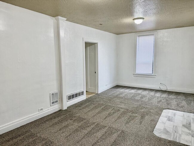 Foto del edificio - 1450 Clark Dr