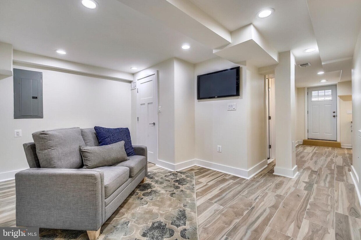 Foto principal - 1002 Quebec Pl NW