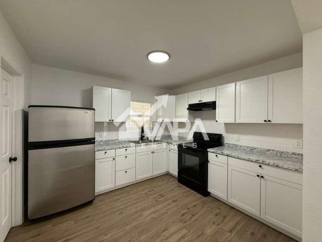 Building Photo - 411 Yolanda Dr