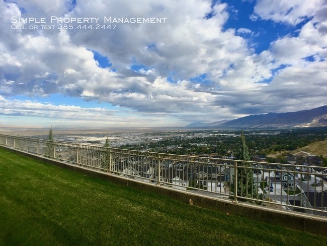 Building Photo - Luxury Condo with Stunning Views