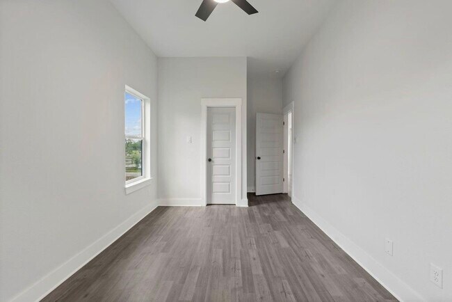 Foto del edificio - 8114 Double