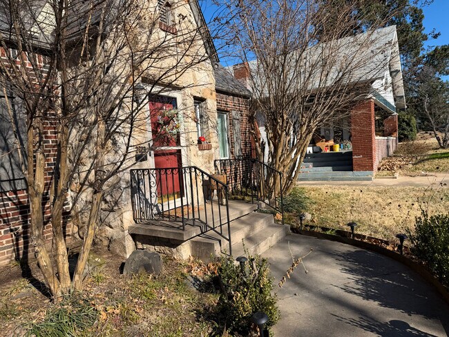 Foto del edificio - 2023 E 14th Pl