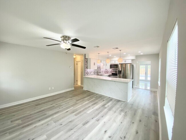 Foto del edificio - Stunning 3BR/2BA Newly Remodeled Home in H...