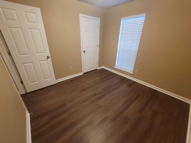 Building Photo - 6915 Brady Hill Dr