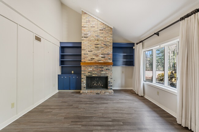 Living Room - 4209 Roxbury Rd