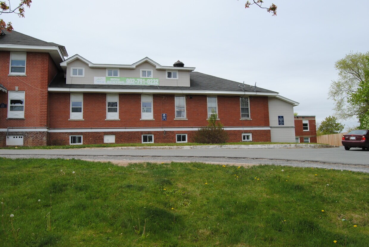 Photo du bâtiment - Spacious 2 Bedroom in a Historic Building