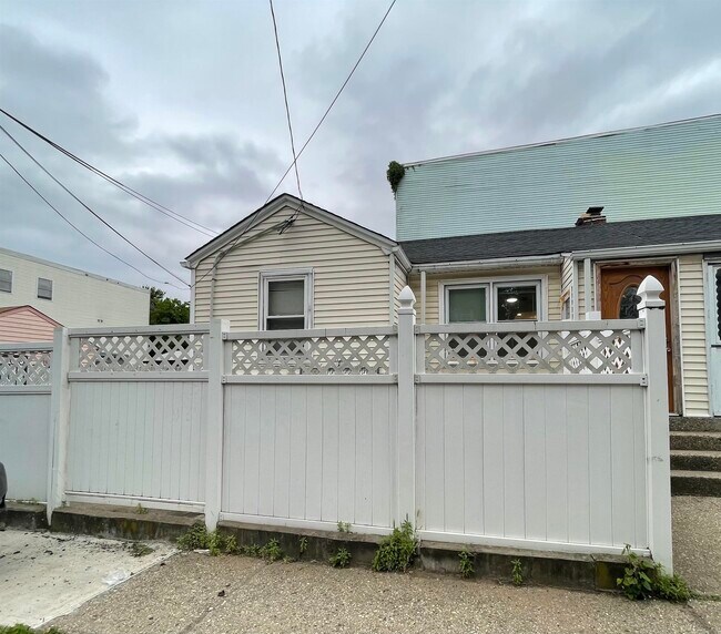 131 Neptune Ave, Jersey City, NJ 07305 Condo for Rent in Jersey City