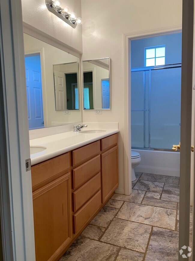 Building Photo - 84126 Canzone Dr