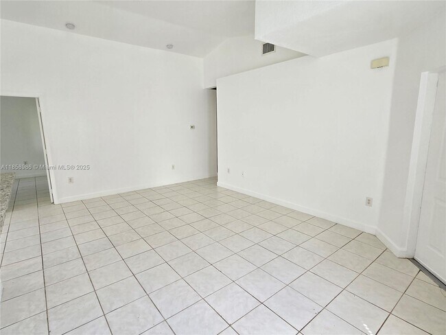 Building Photo - $3,100MONTHLY;35 SW 7TH ST #2 HALLENDALE B...