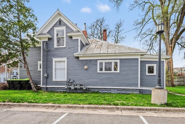Building Photo - 121 S Clay St