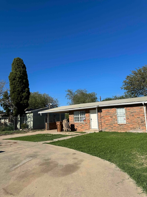 Building Photo - 706 Ohio St