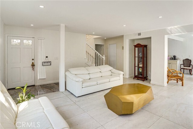 Building Photo - 2106 Nelson Ave