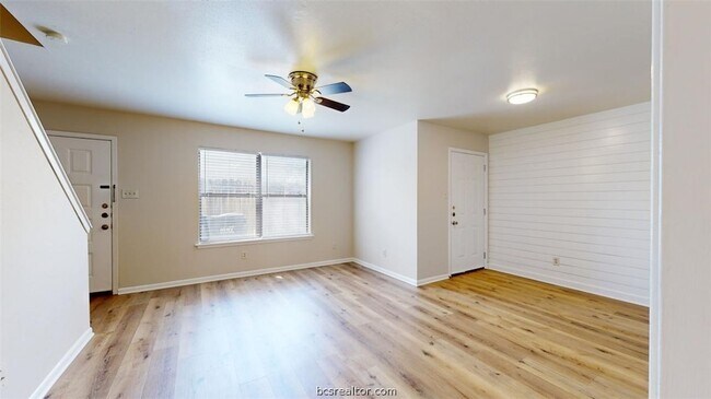 Building Photo - 2807 Longmire Dr