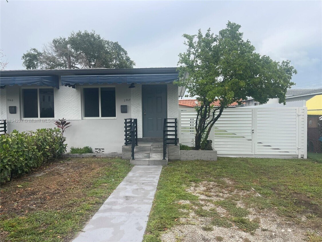Foto principal - 1367 SW 37th Ave