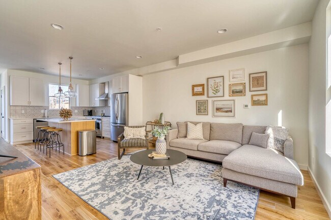 Foto del edificio - 516 NE 56th Ave