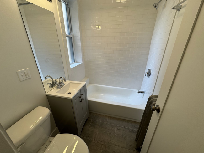 Bathroom - 1507 W Schreiber Ave