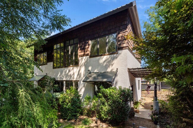 Foto del edificio - West Asheville Oasis