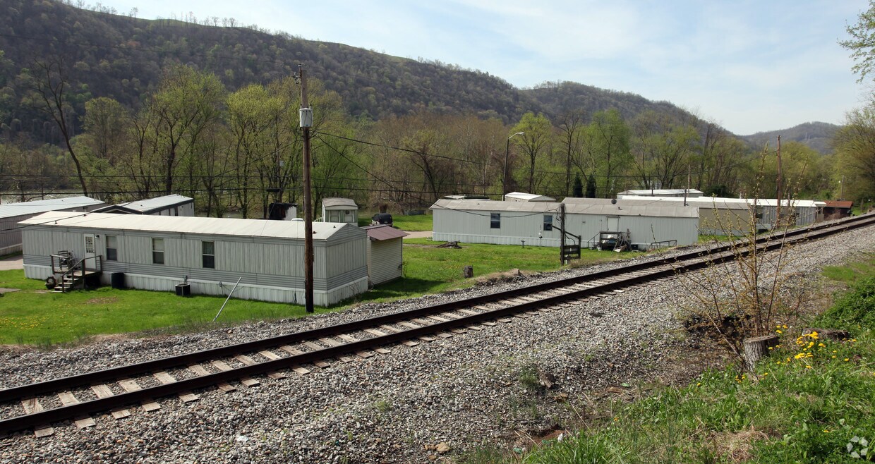 Building Photo - 120 Dorothy Dr