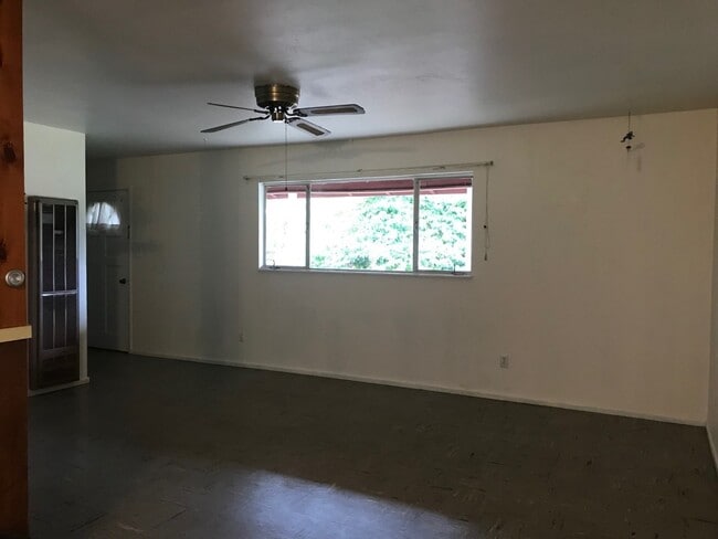 Building Photo - 4559 Ve Ave