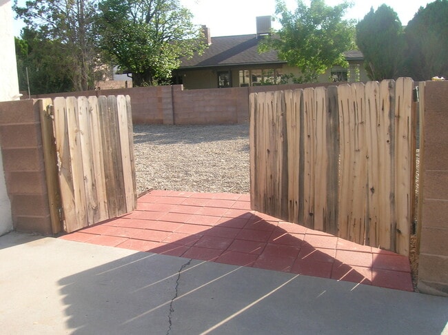 Foto del edificio - 9400 Admiral Nimitz Ave NE