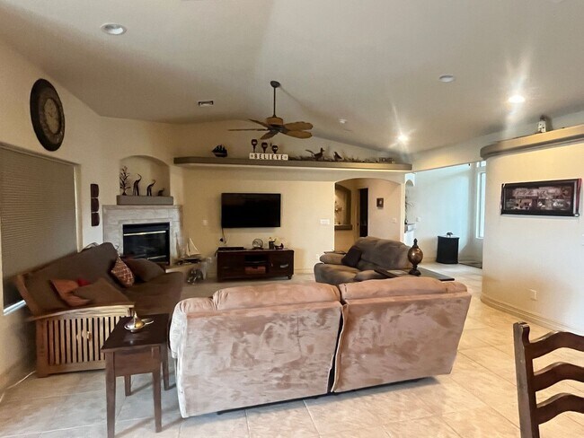 Building Photo - Luxury short term furnished home